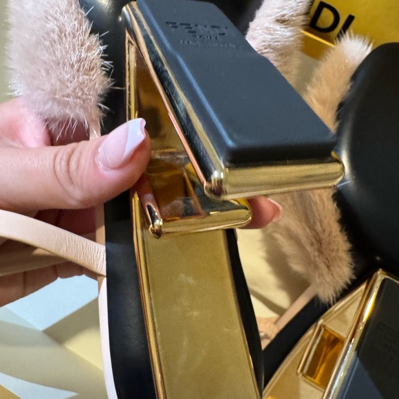 Fendi women Leather mink fur mules & clogs Fendi Pink size 38 EU in Leather - Picture 12 of 14